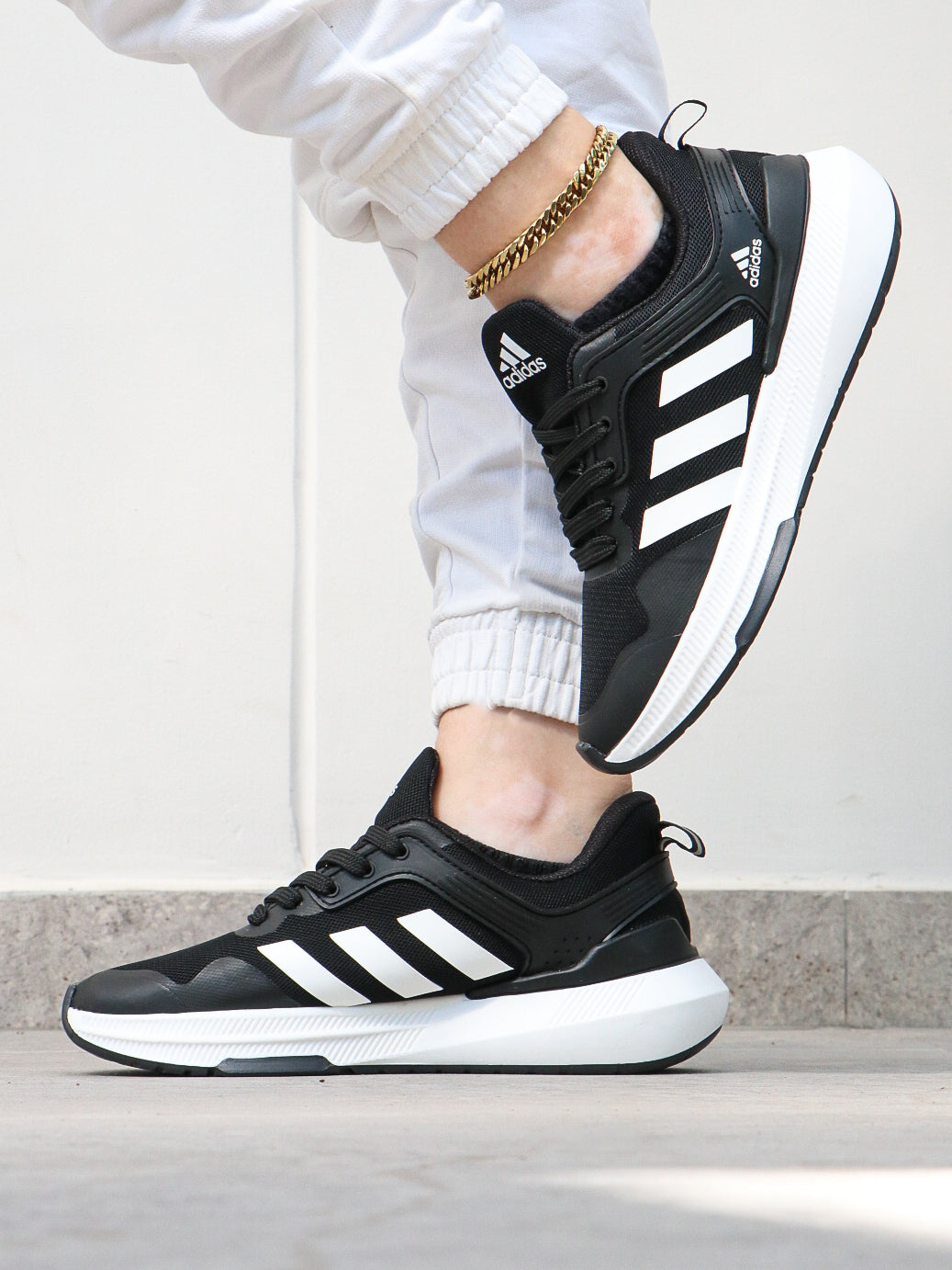 ADIDAS ULTRA BOOST